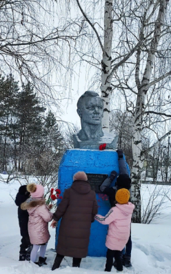 Час патриотизма"90 лет со дня рождения Ю.Гагарина"