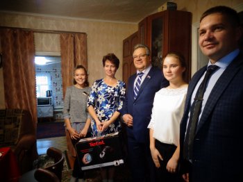Семью Артамоновых посетил депутат ЗС Пенз.области