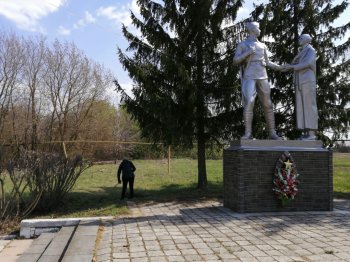 Благоустройство территории памятника