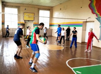 Мастер-класс по волейболу от чемпионов области 